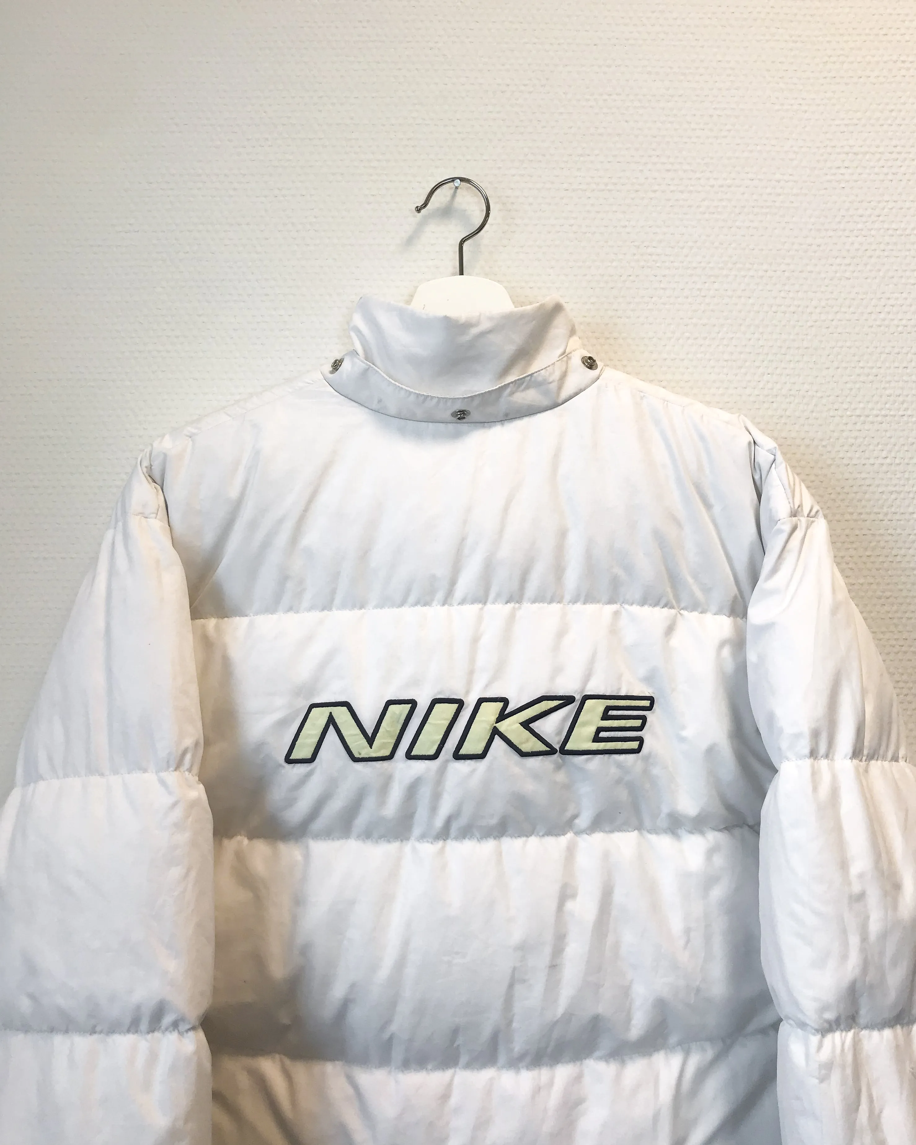 Certainly! Here’s an optimized title for the product:

Mens Nike Puffer Jacket - Lightweight Insulated Winter Coat for Ultimate Warmth and Style

Let me know if you need any further modifications!