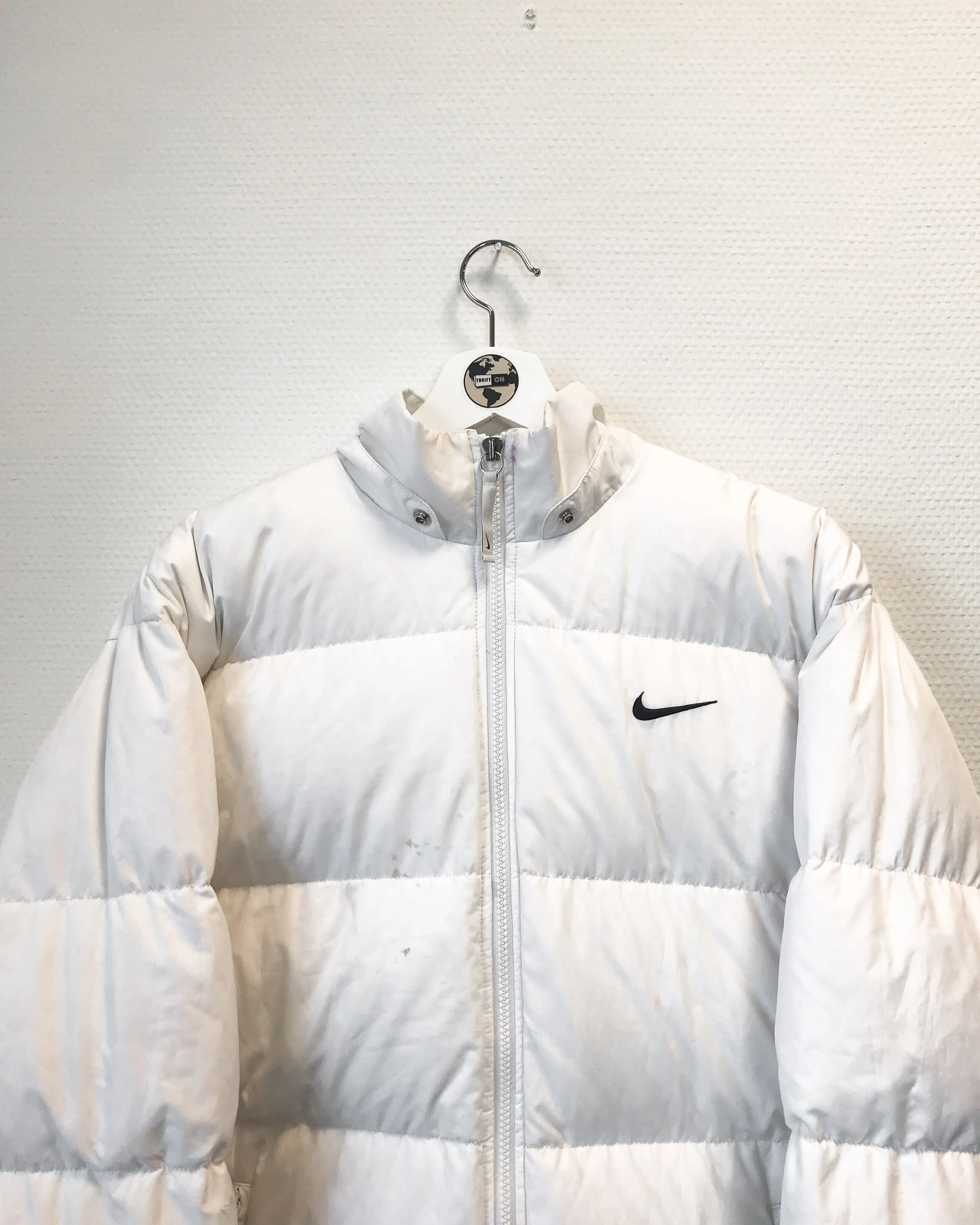 Certainly! Here’s an optimized title for the product:

Mens Nike Puffer Jacket - Lightweight Insulated Winter Coat for Ultimate Warmth and Style

Let me know if you need any further modifications!