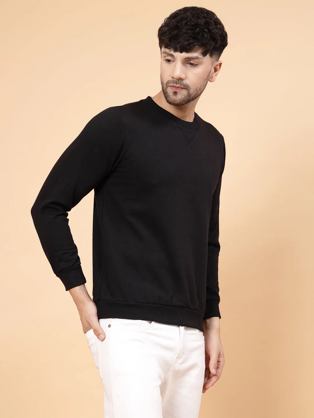 Sure, heres an optimized title with modifiers for the e-commerce product:

Cozy Casual Round Neck Fleece Sweatshirt for Men & Women - Warm, Soft, and Stylish