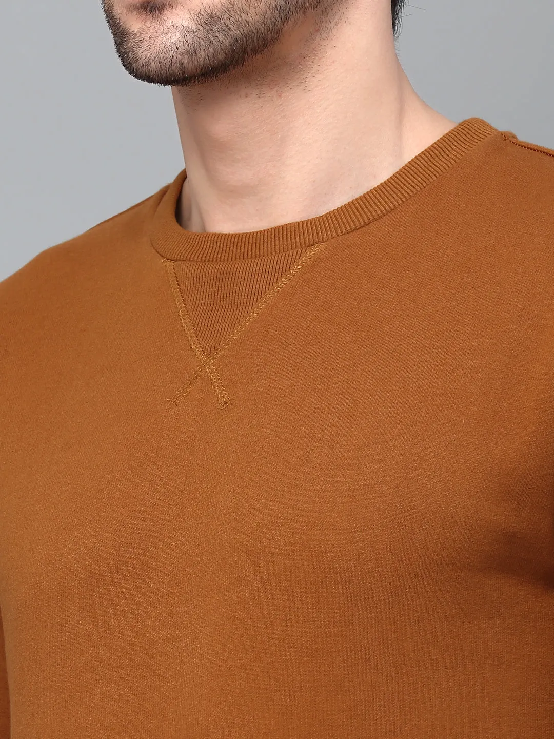 Sure, heres an optimized title with modifiers for the e-commerce product:

Cozy Casual Round Neck Fleece Sweatshirt for Men & Women - Warm, Soft, and Stylish