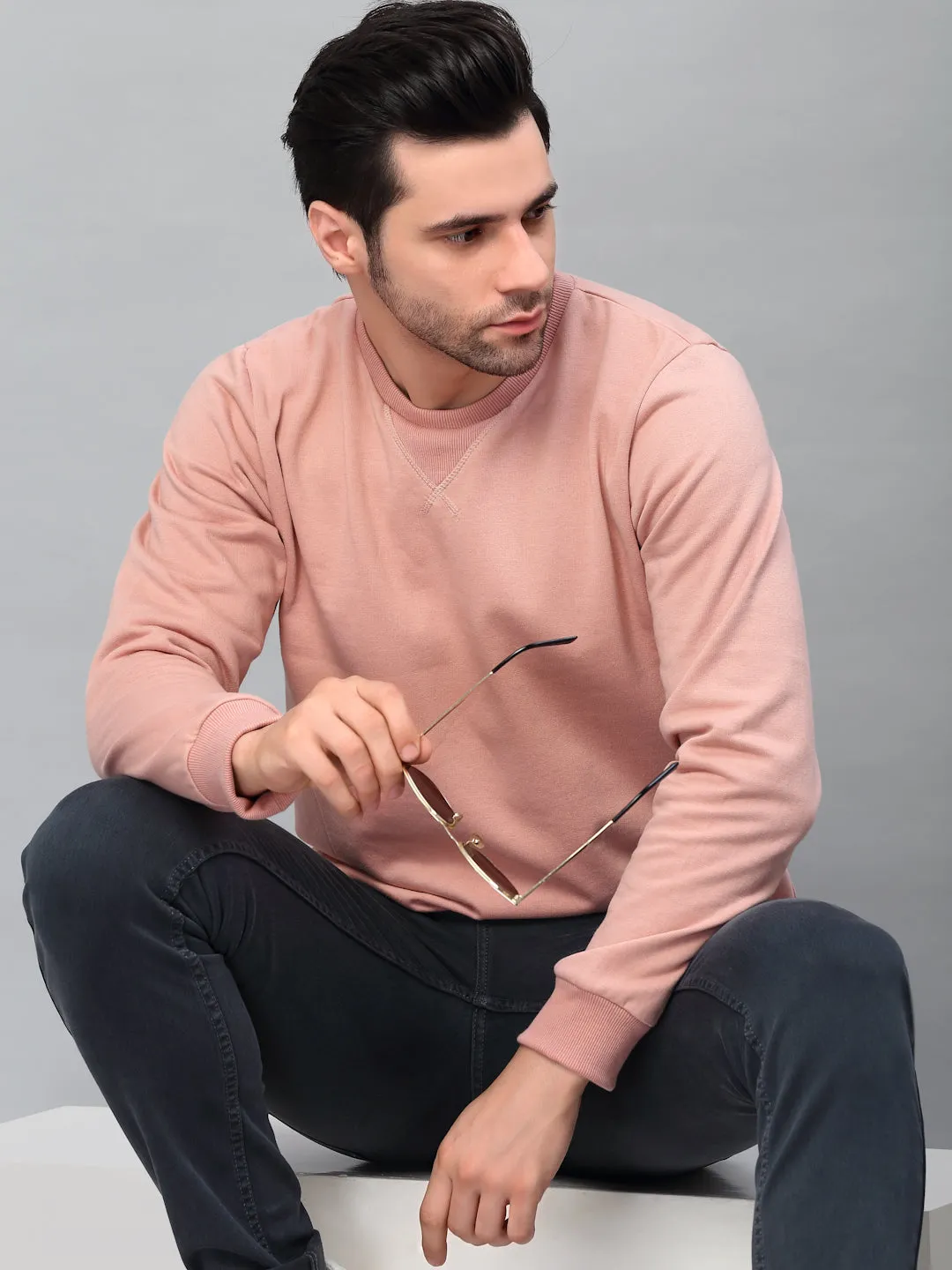 Sure, heres an optimized title with modifiers for the e-commerce product:

Cozy Casual Round Neck Fleece Sweatshirt for Men & Women - Warm, Soft, and Stylish