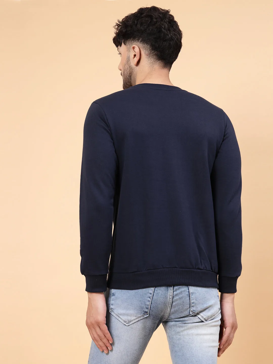 Sure, heres an optimized title with modifiers for the e-commerce product:

Cozy Casual Round Neck Fleece Sweatshirt for Men & Women - Warm, Soft, and Stylish