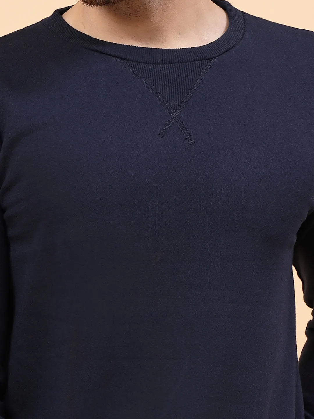 Sure, heres an optimized title with modifiers for the e-commerce product:

Cozy Casual Round Neck Fleece Sweatshirt for Men & Women - Warm, Soft, and Stylish