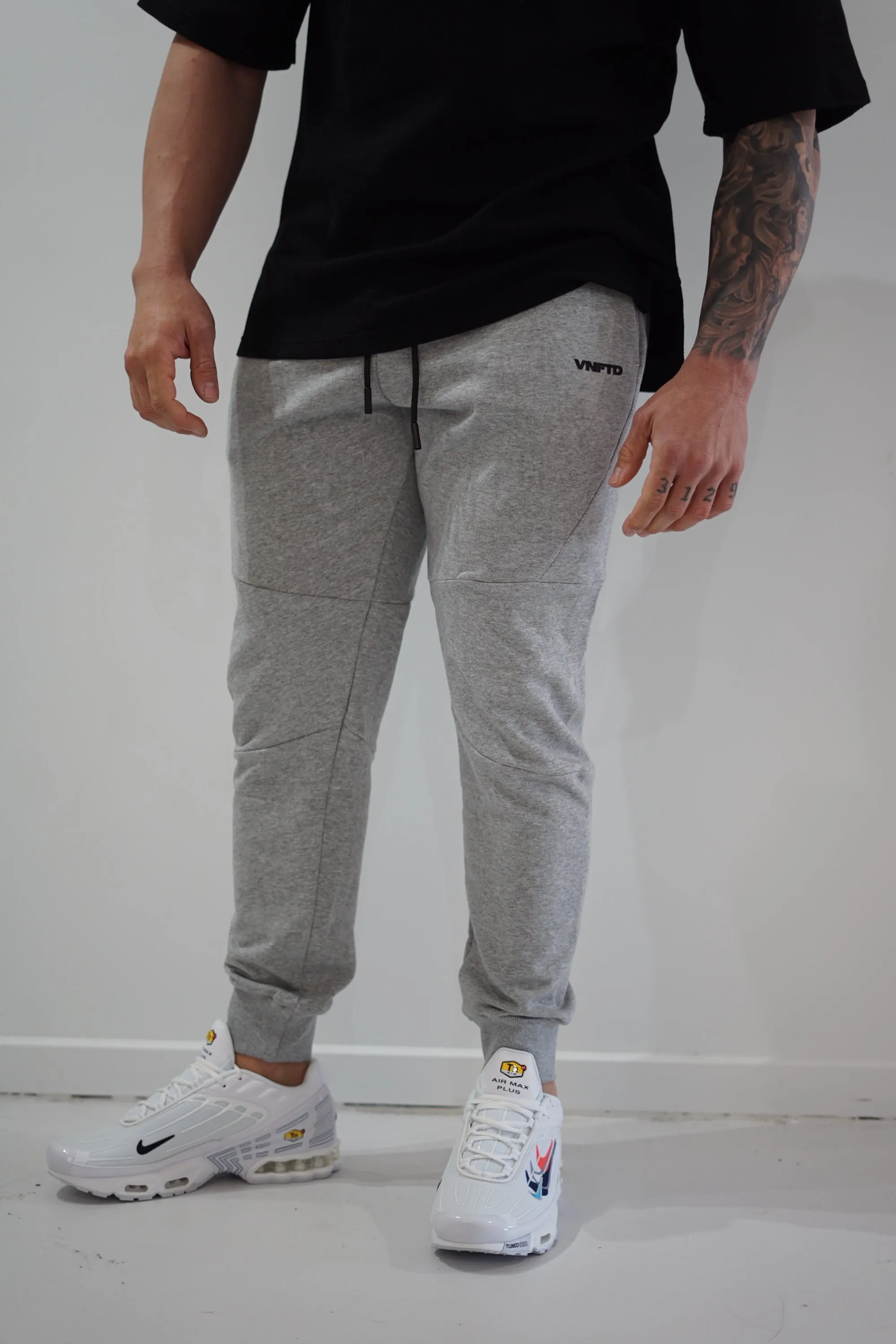 V-FLEECE PANELLED JOGGERS